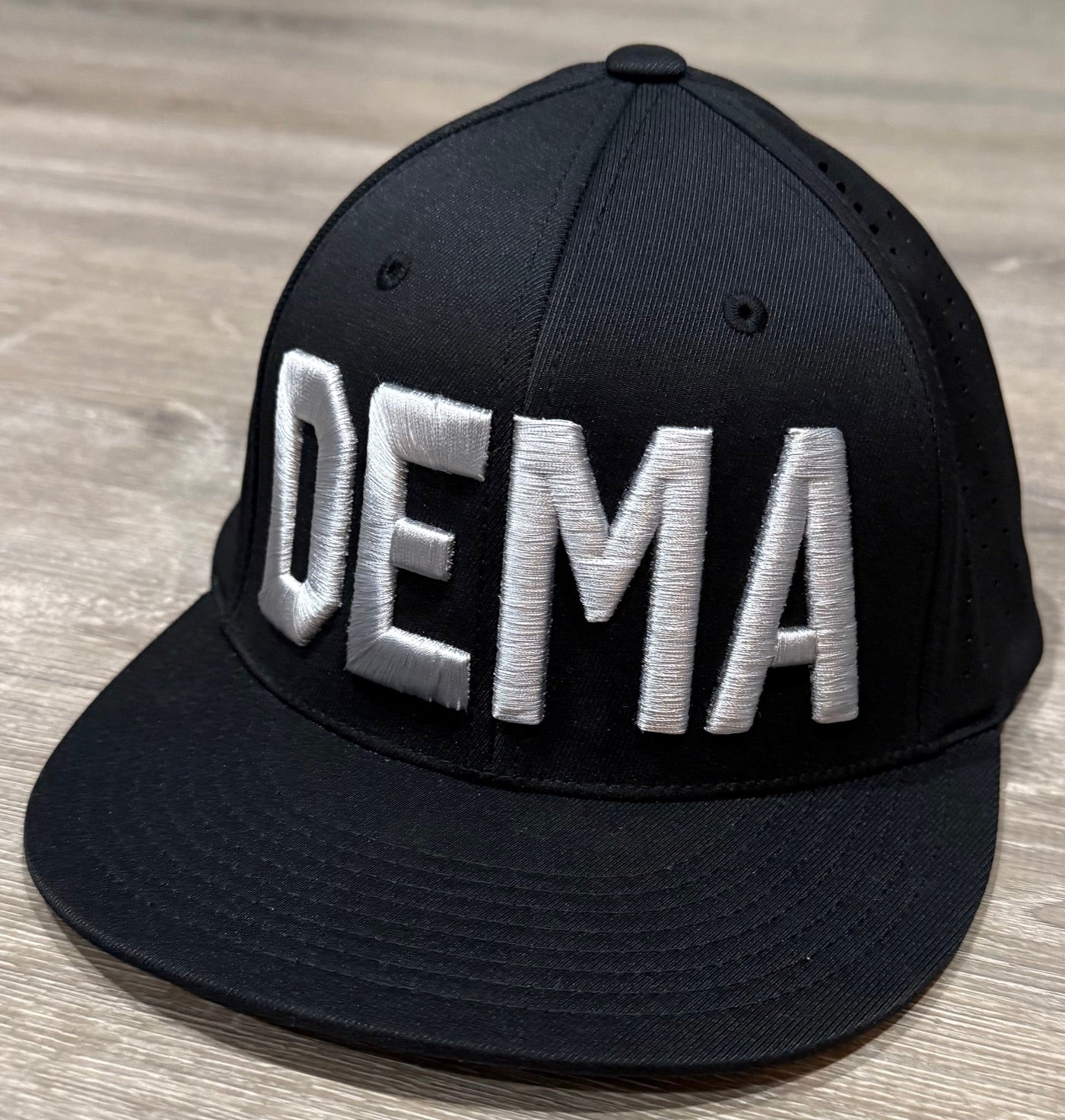 DeMarini Black Performance Flexfit-DEMA